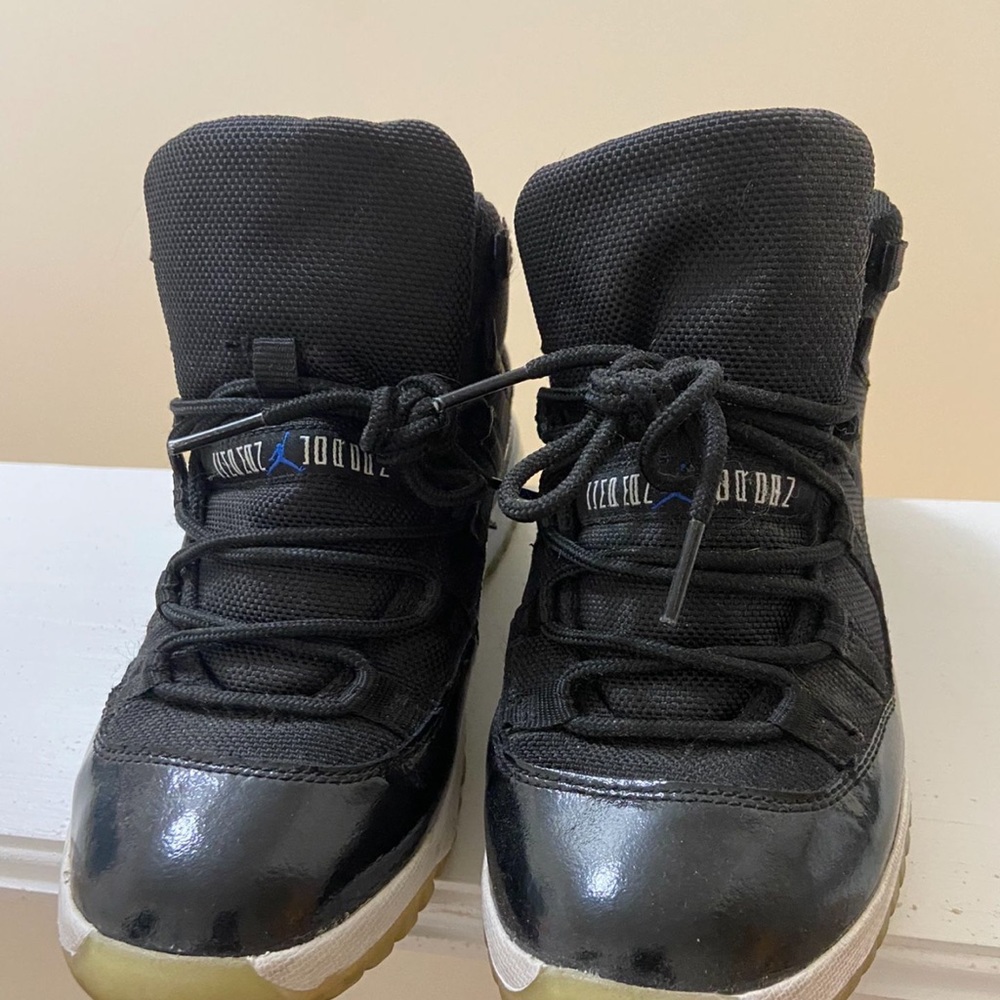 Jordan 11s (space Jams) size 3